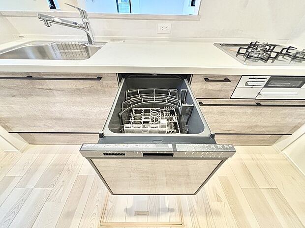 面倒なお片づけは食洗機にお任せ！家事の負担が減って、時間にも気持ちにもゆとりができます。