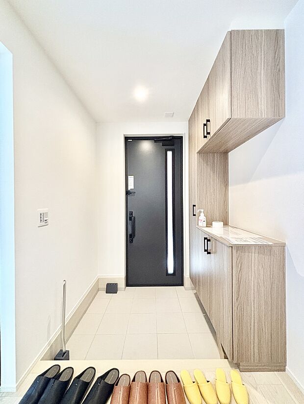 飾り棚を利用して、お越しいただくお客様をおもてなしできます。  