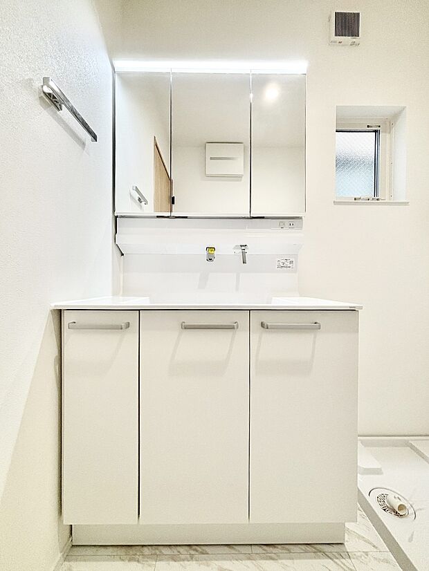 収納力と機能性に優れた洗面化粧台