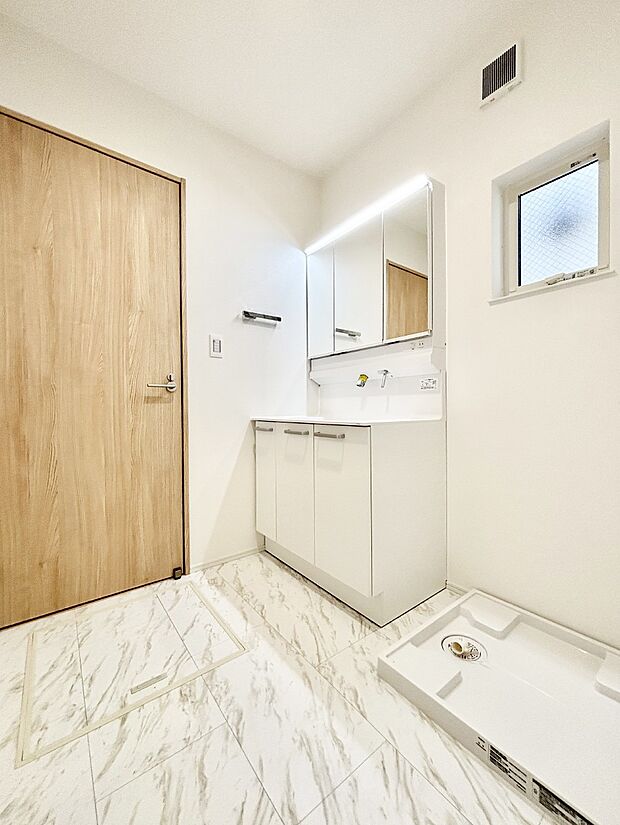 広々とゆとりのあるランドリースペース。