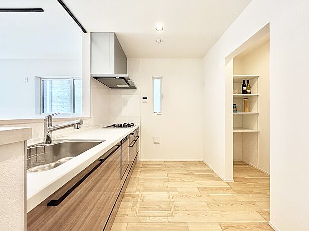 広々とした使い勝手の良いキッチンで日々のお料理も楽しくなりそう