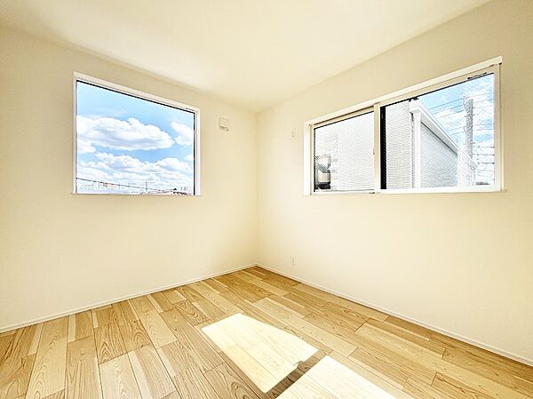 窓からのやさしい光が心地よいプライベートルーム