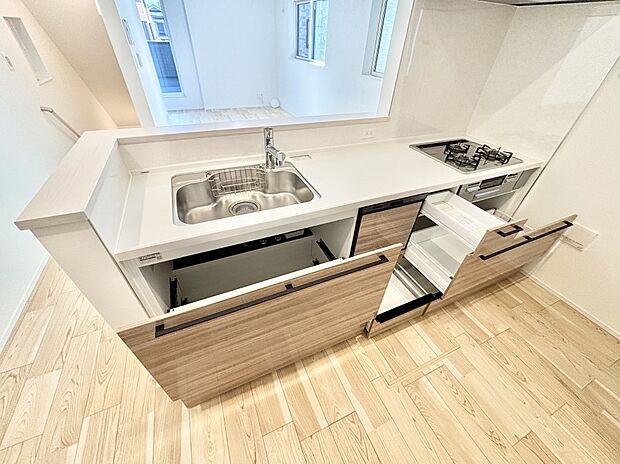 使いやすさを優先したスライド式収納タイプ!