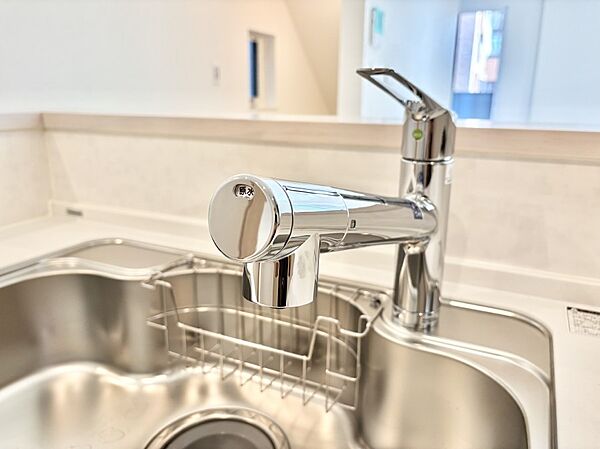 いつでも清潔なおいしいお水を。一つの水栓で水道水と浄水を使い分け。