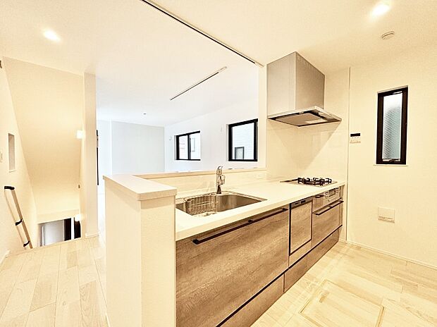 料理をしながらご家族との会話を楽しめる対面カウンターキッチン