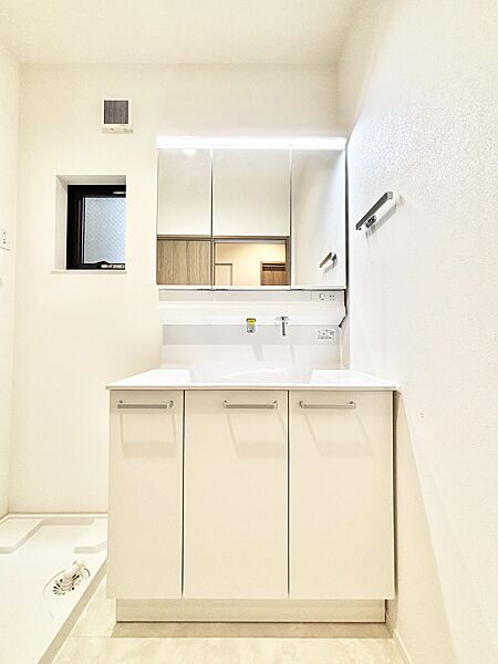 収納力と機能性に優れた洗面化粧台