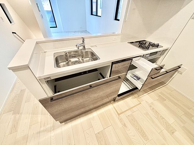 使いやすさを優先したスライド式収納タイプ!