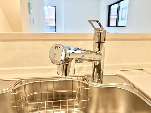 いつでも清潔なおいしいお水を。一つの水栓で水道水と浄水を使い分け。