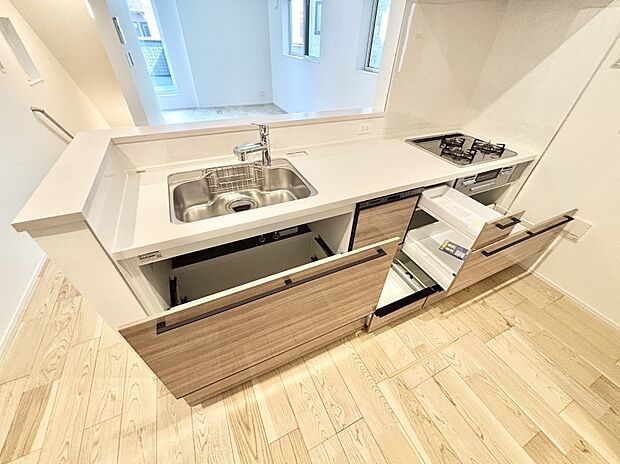 使いやすさを優先したスライド式収納タイプ!