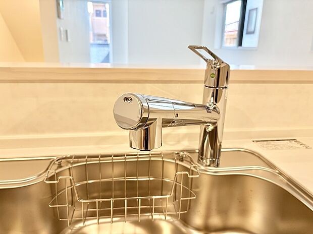 いつでも清潔なおいしいお水を。一つの水栓で水道水と浄水を使い分け。