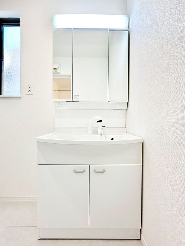 収納力と機能性に優れた洗面化粧台