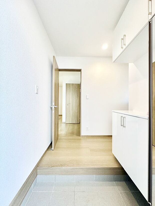 家族の帰宅やお客様をあたたかく迎える玄関