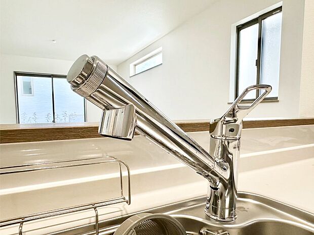 いつでも清潔なおいしいお水を。一つの水栓で水道水と浄水を使い分け。