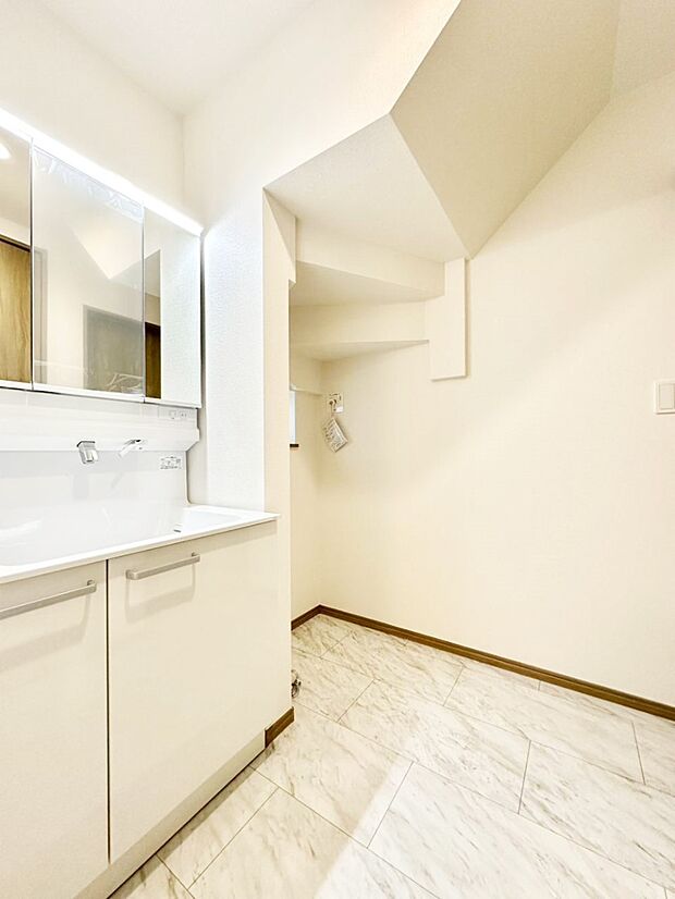 広々とゆとりのあるランドリースペース