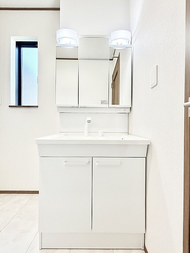 収納力と機能性に優れた洗面化粧台