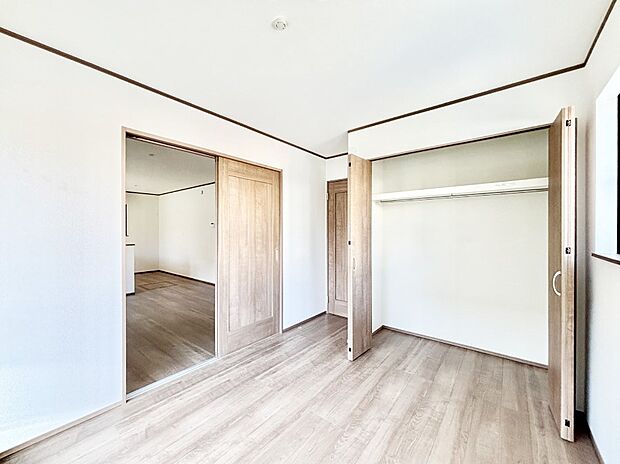 リビング隣接の洋室は個室としても利用できます