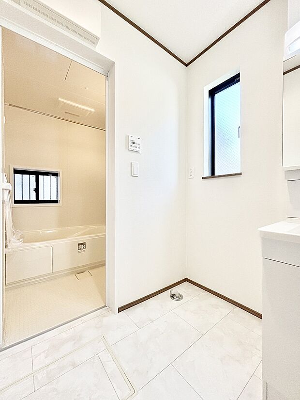 広々とゆとりのあるランドリースペース