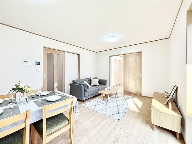 隣接の洋室を開放すればさらに広々空間に