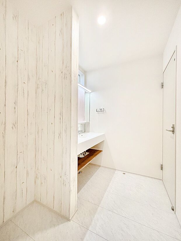 ゆとりの洗面スペースで朝の身支度もラクラク