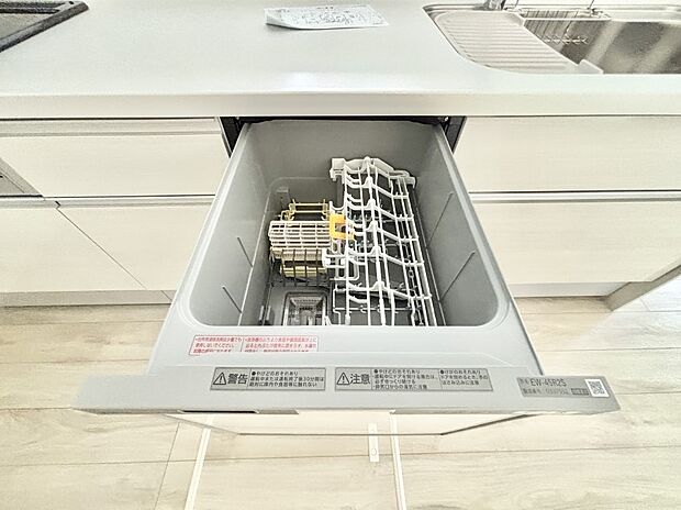 面倒なお片づけは食洗機にお任せ！家事の負担が減って、時間にも気持ちにもゆとりができます。