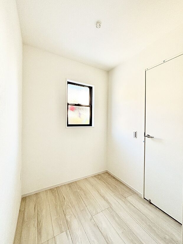 ウォークインクローゼットの活用で生活空間スッキリ