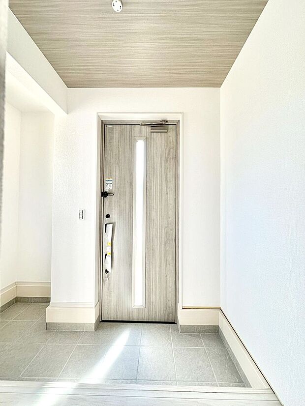 明るい玄関はお客様をお出迎えするのにぴったりです!