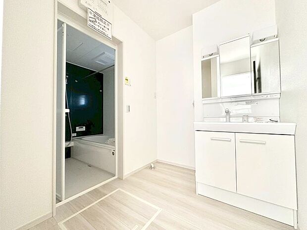 清潔感のある快適空間です。毎日の身支度も気持ち良くお使い頂けます。