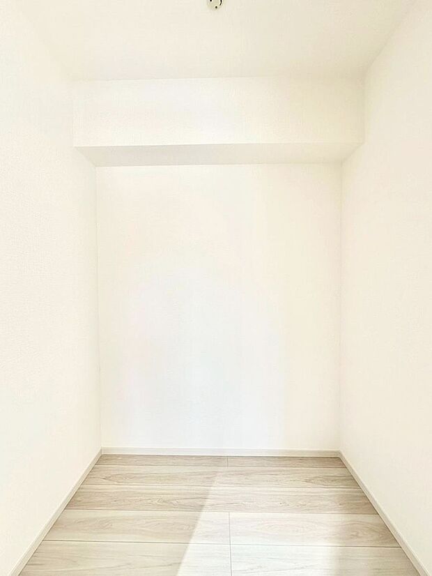 ウォークインクローゼット付きで生活空間を広く利用できます。