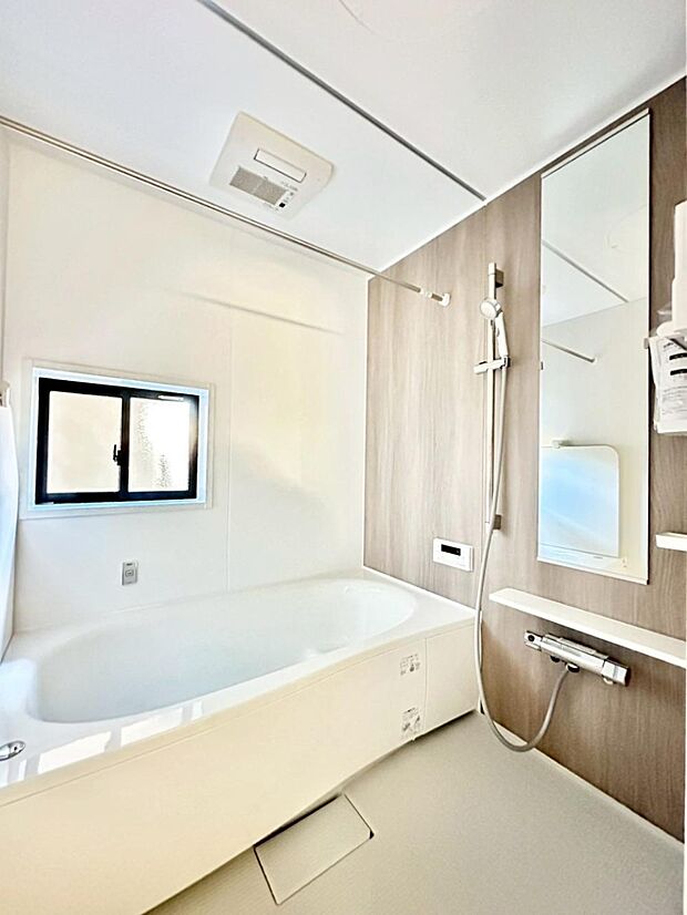 落ち着いた雰囲気でゆっくりお寛ぎいただけるバスルーム