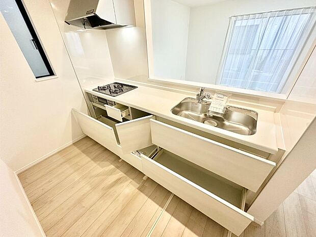 使いやすさを優先したスライド式収納タイプ！