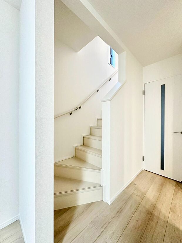 安全性を考慮し階段には手すりを設置しています　