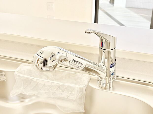 いつでも清潔なおいしいお水を。一つの水栓で水道水と浄水を使い分け。