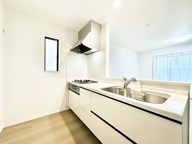 料理をしながらでもご家族との会話を楽しめる対面キッチン