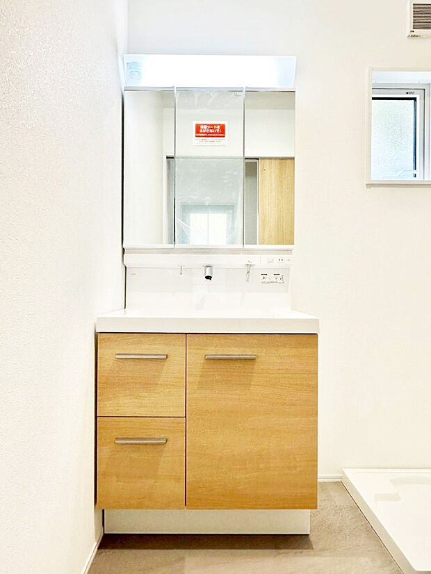 収納力と機能性に優れた洗面化粧台