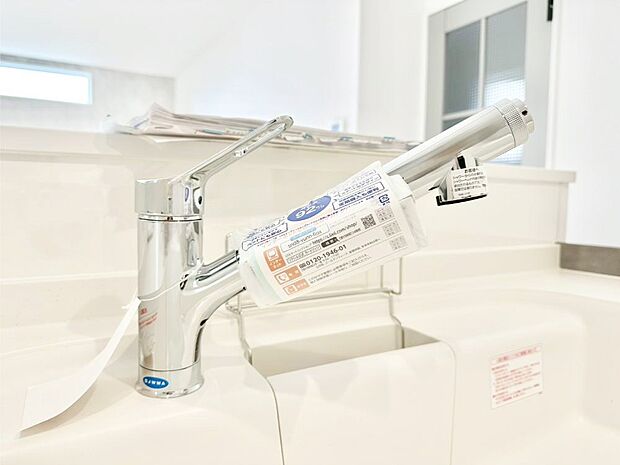 いつでも清潔なおいしいお水を。一つの水栓で水道水と浄水を使い分け。