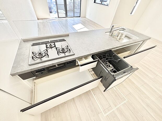 使いやすさを優先したスライド式収納タイプ！