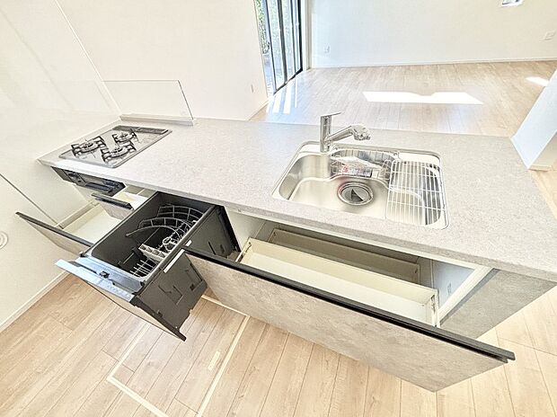 使いやすさを優先したスライド式収納タイプ！