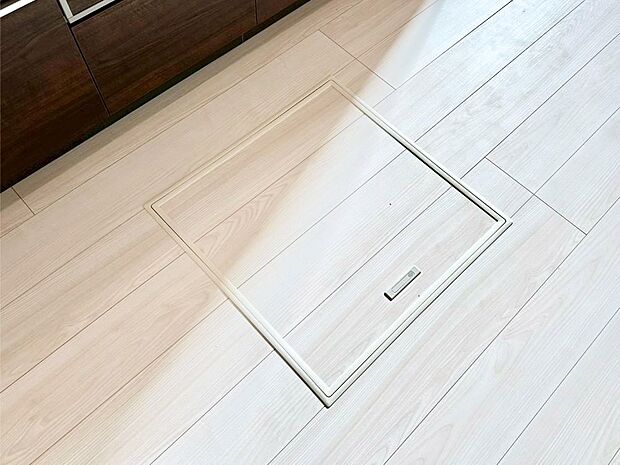 床下収納付き！日用品・非常用品の収納にも大活躍。