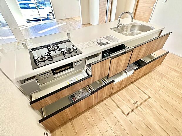 使いやすさを優先したスライド式収納タイプ！