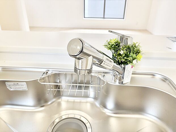 いつでも清潔なおいしいお水を。一つの水栓で水道水と浄水を使い分け。