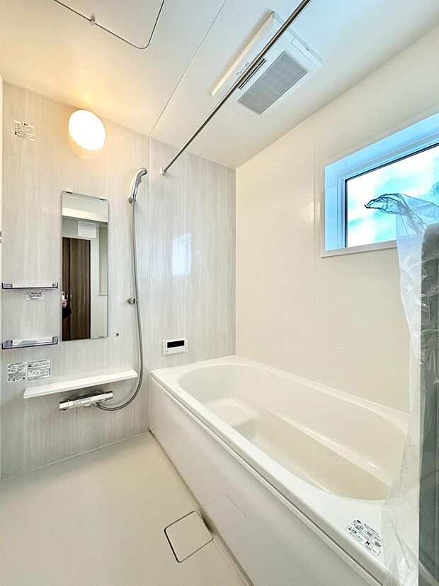 落ち着いた雰囲気でゆっくりお寛ぎいただけるバスルーム