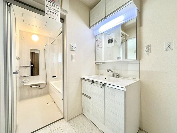 清潔感のある快適空間です。毎日の身支度も気持ち良くお使い頂けます。 