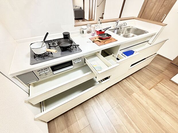 使いやすさを優先したスライド式収納タイプ!