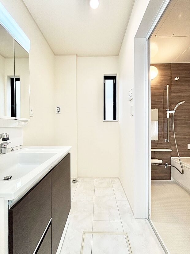 広々とゆとりのあるランドリースペース。