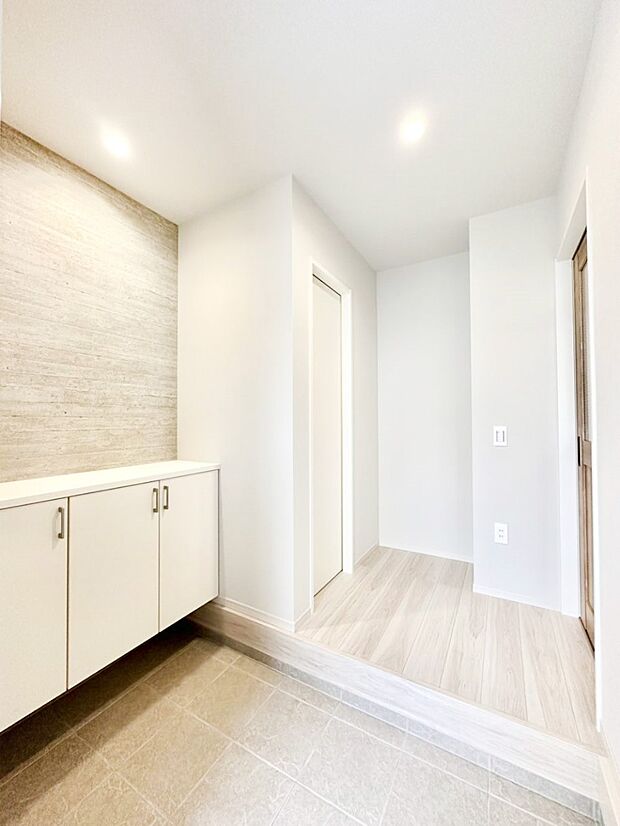 いつもきれいにしておきたい玄関ですね。