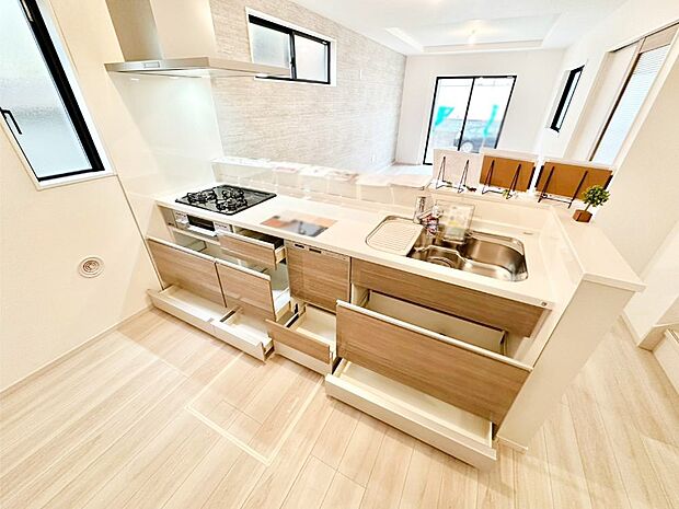 使いやすさを優先したスライド式収納タイプ!