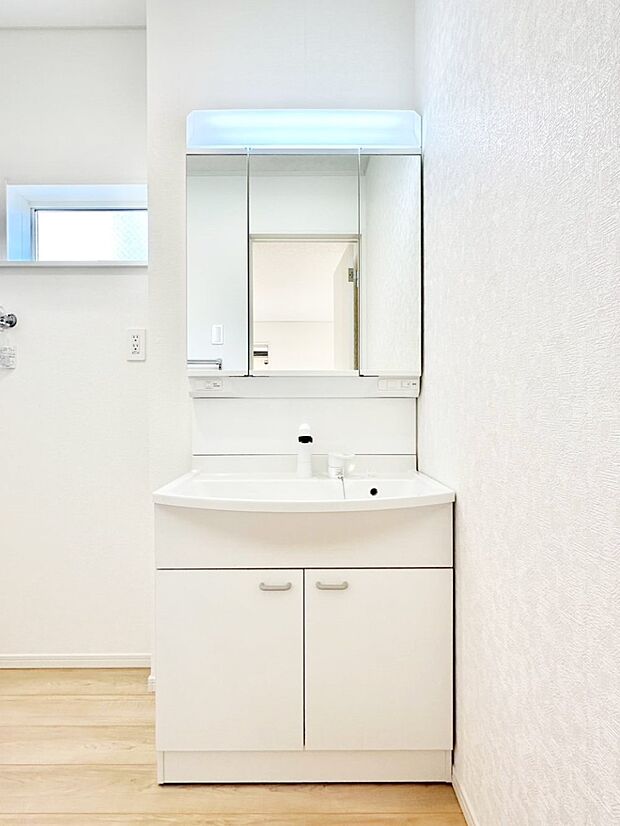 収納力と機能性に優れた洗面化粧台