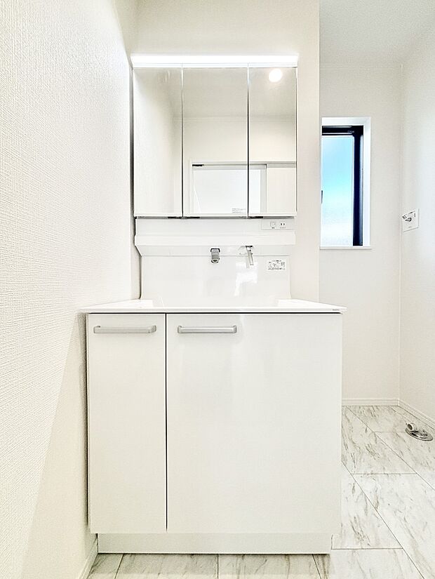 収納力と機能性に優れた洗面化粧台