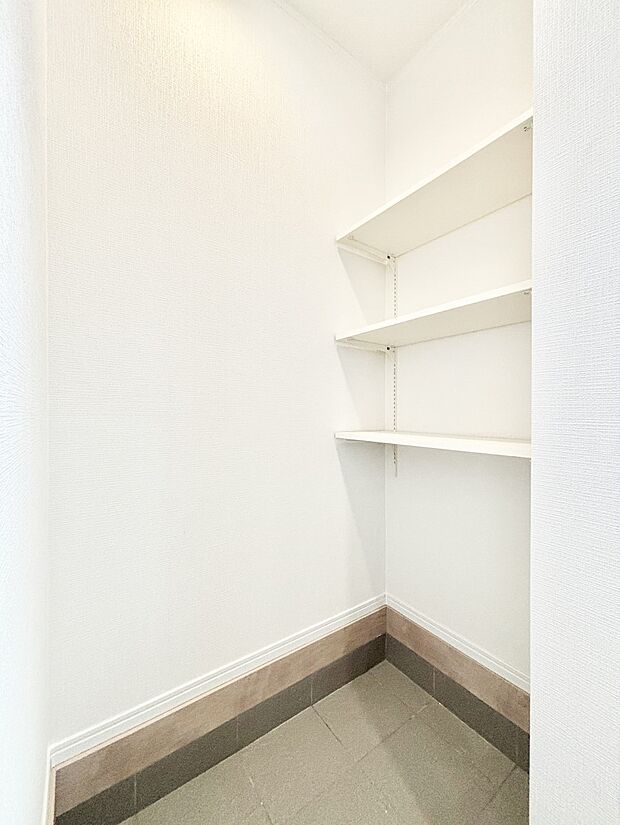 大きなものも片付く土間収納付きで、いつでも玄関はスッキリ