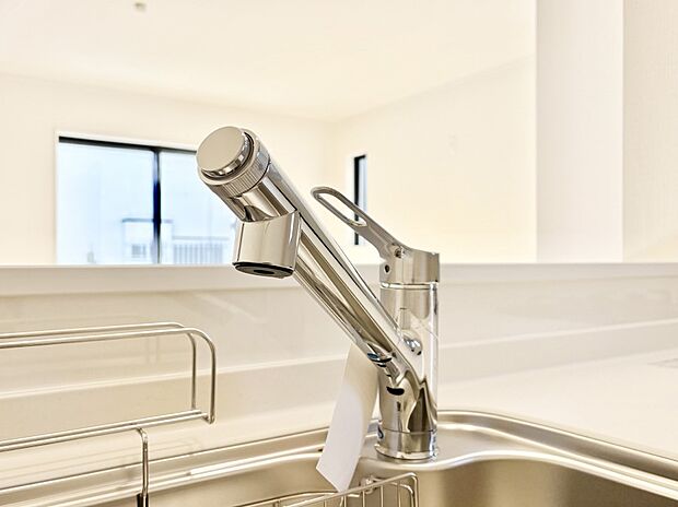 いつでも清潔なおいしいお水を。一つの水栓で水道水と浄水を使い分け。